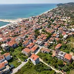 Nikos يميناريا