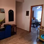 Nikos يميناريا